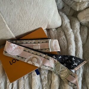Louis Vuitton Monogram Silk twilly Scarf - Pink and Black